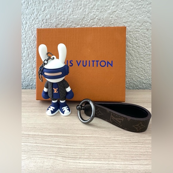 Louis Vuitton Rabbit Keychain - Picture 3 of 6